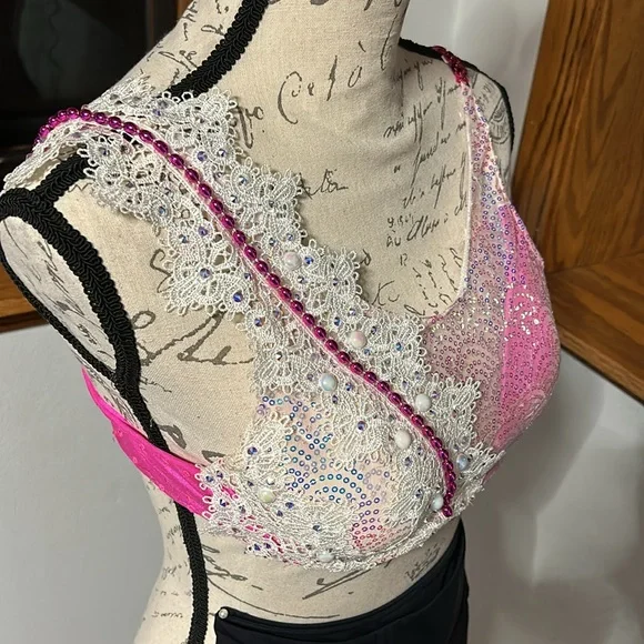 So Pink & White Bra Top with Embellishments & Balera Cropped Leggings Costume - Picture 7 of 17